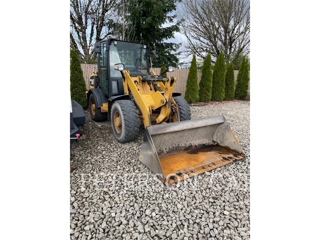 CAT 906M Kolesni nakladalci