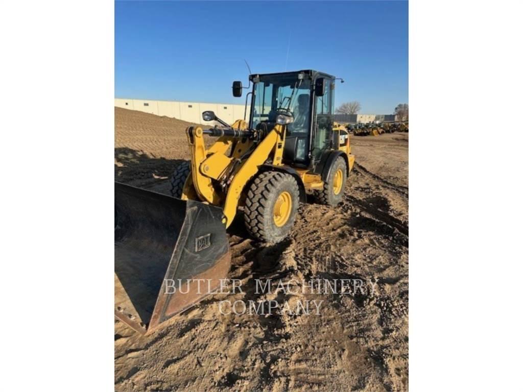 CAT 906M Kolesni nakladalci