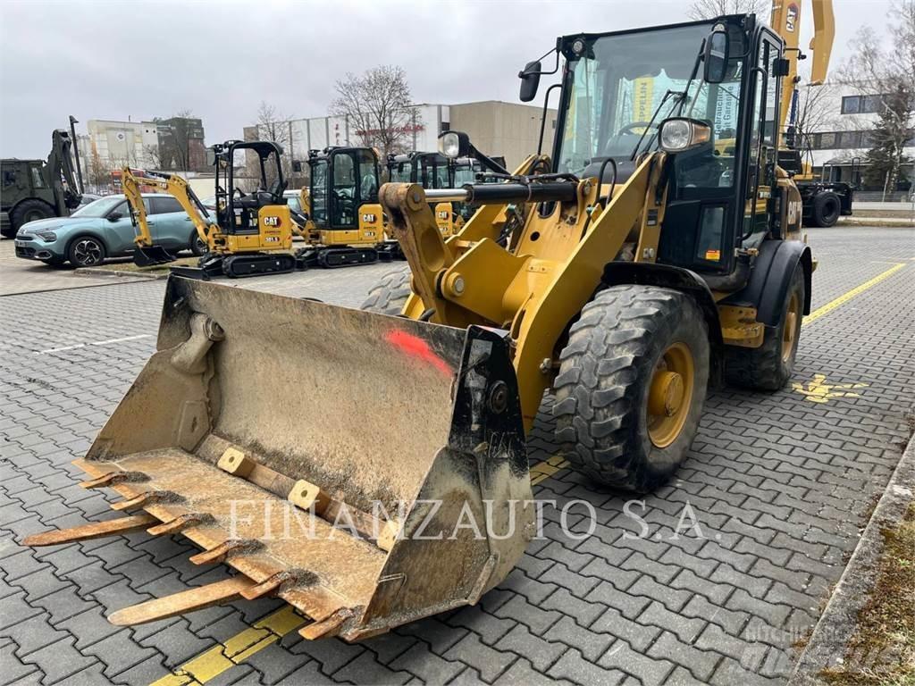 CAT 906M Kolesni nakladalci