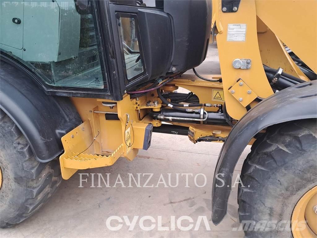 CAT 906M Kolesni nakladalci