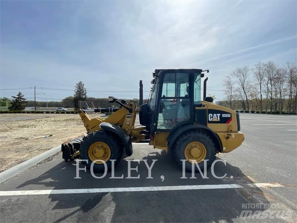 CAT 906M Kolesni nakladalci