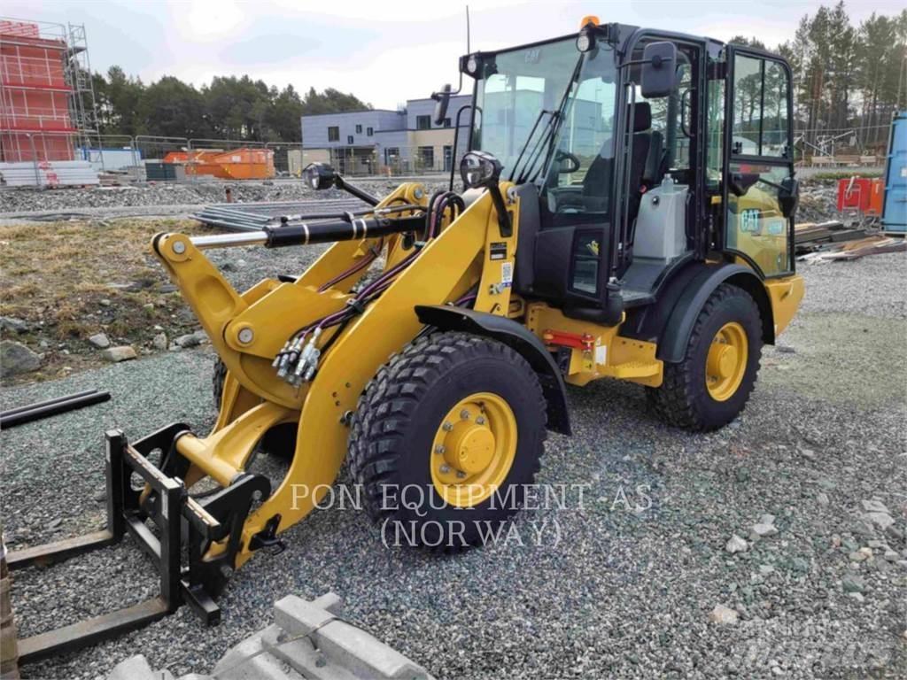 CAT 906M Kolesni nakladalci