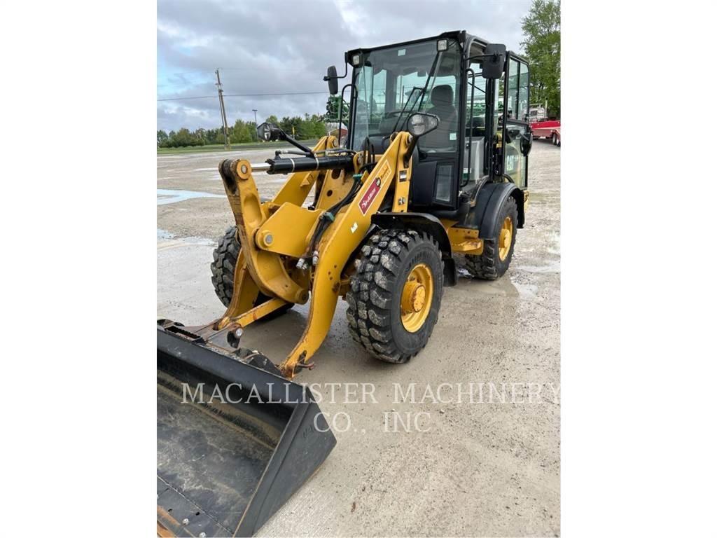 CAT 906M Kolesni nakladalci