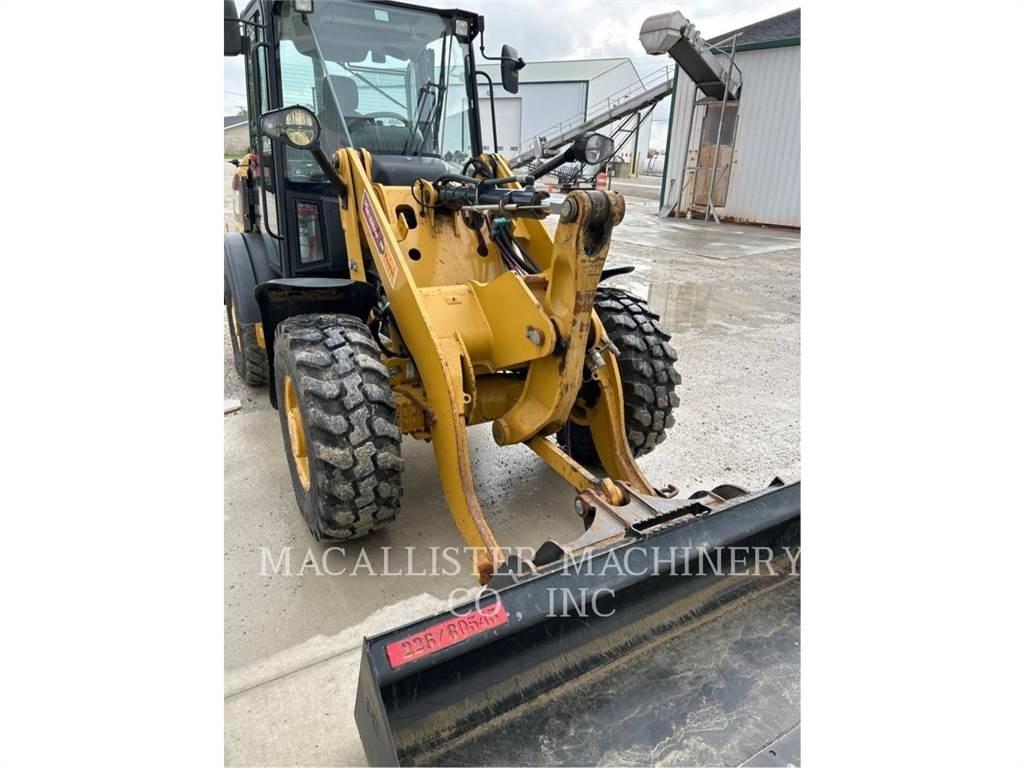 CAT 906M Kolesni nakladalci