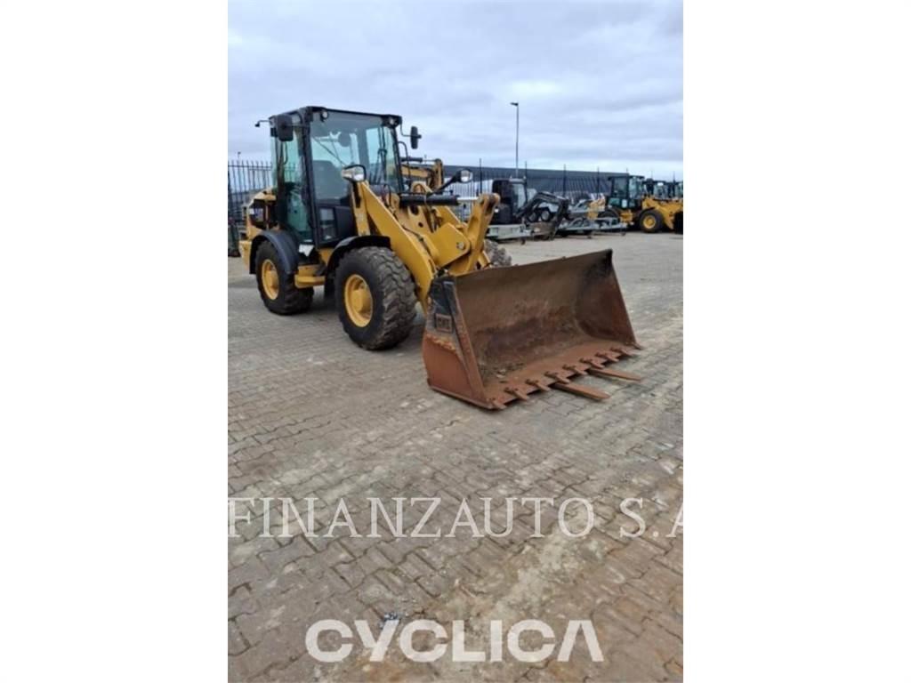 CAT 906M Kolesni nakladalci