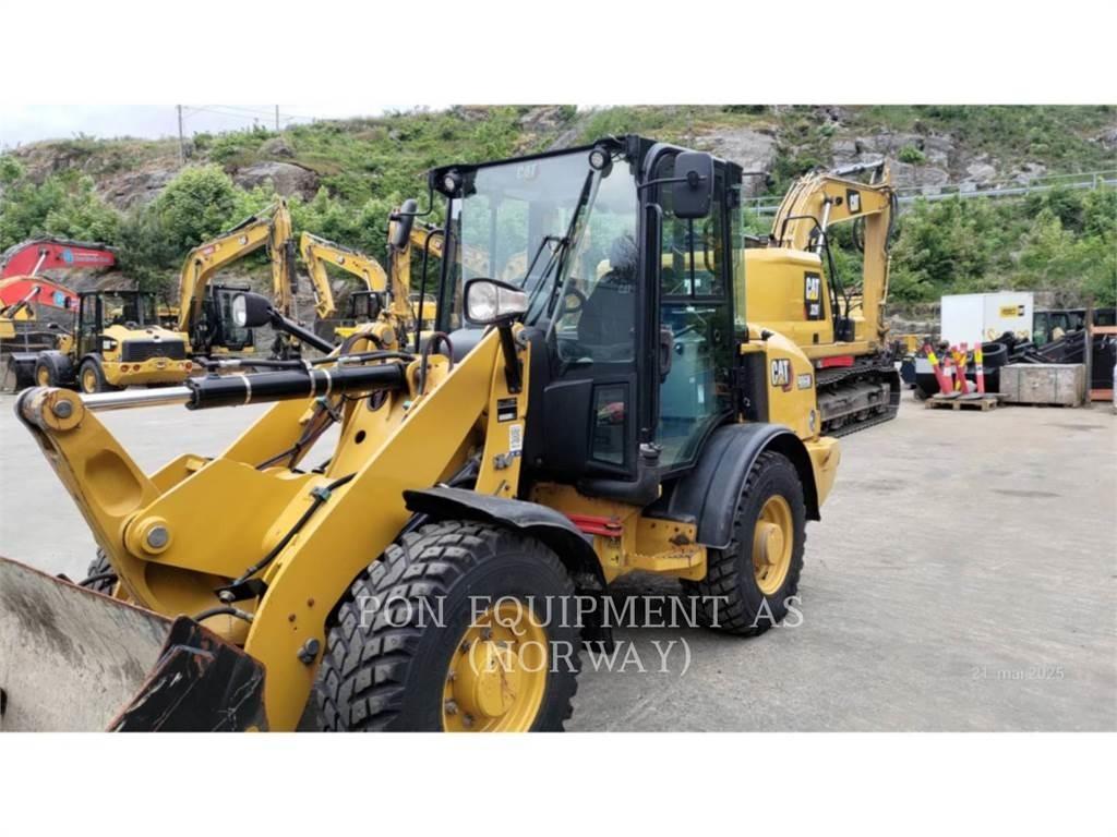 CAT 906M Kolesni nakladalci