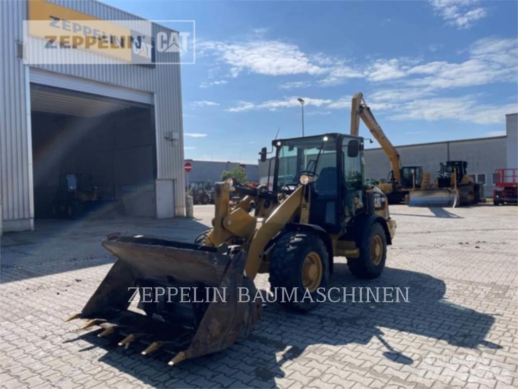 CAT 906M Kolesni nakladalci
