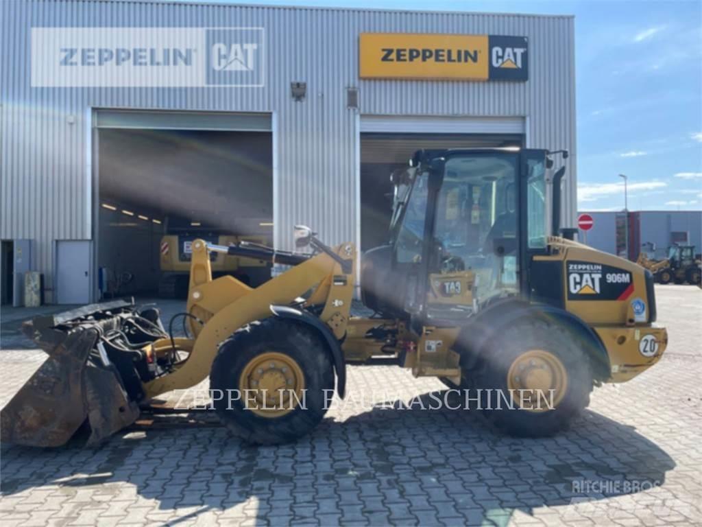 CAT 906M Kolesni nakladalci
