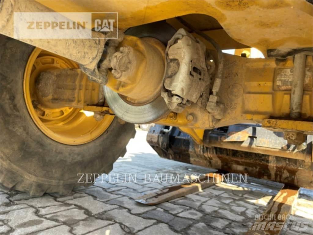 CAT 906M Kolesni nakladalci