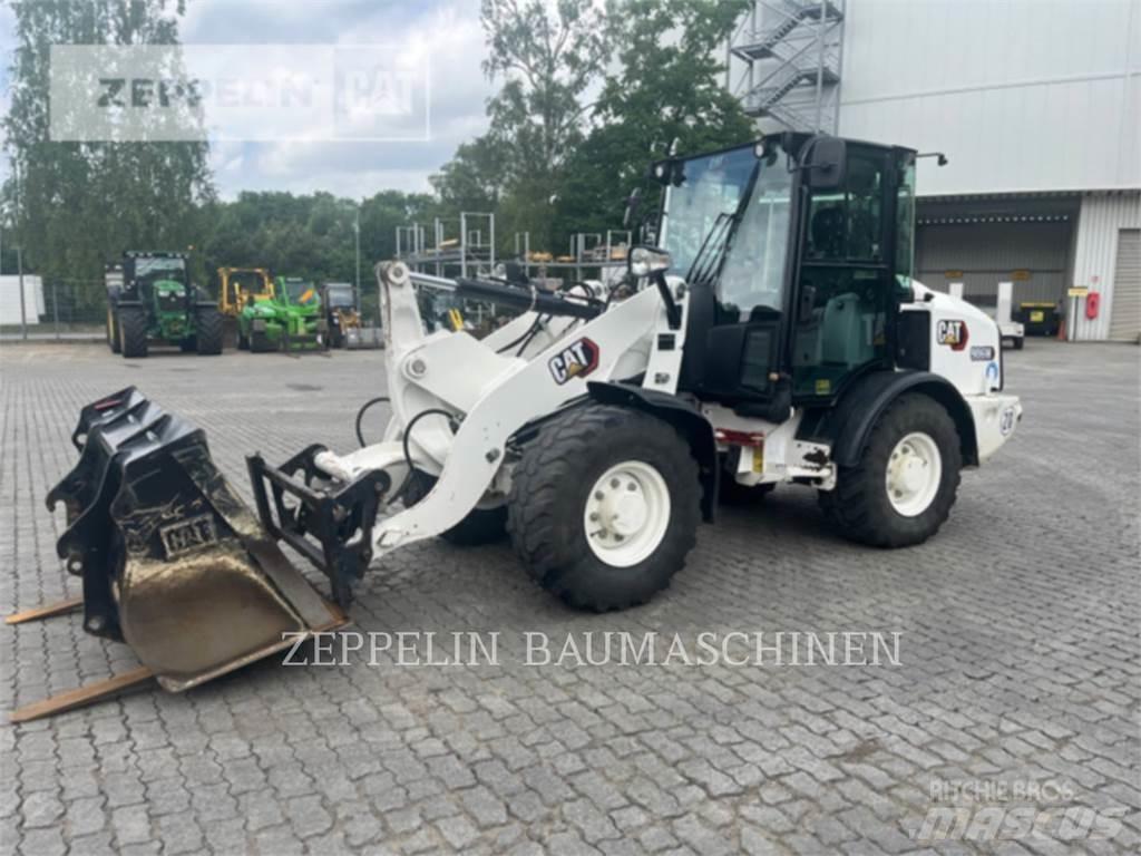 CAT 906M Kolesni nakladalci