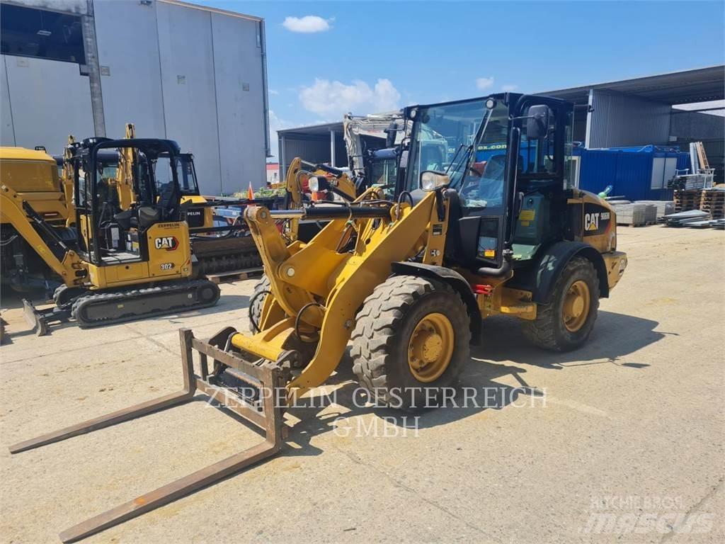 CAT 906M Kolesni nakladalci