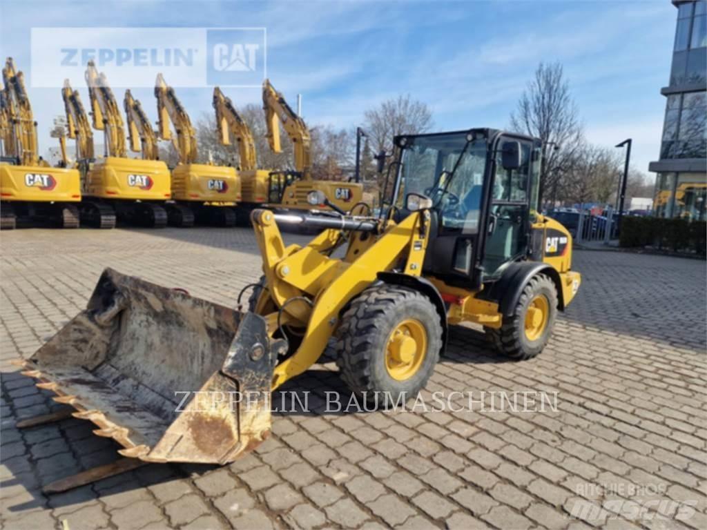 CAT 906M Kolesni nakladalci