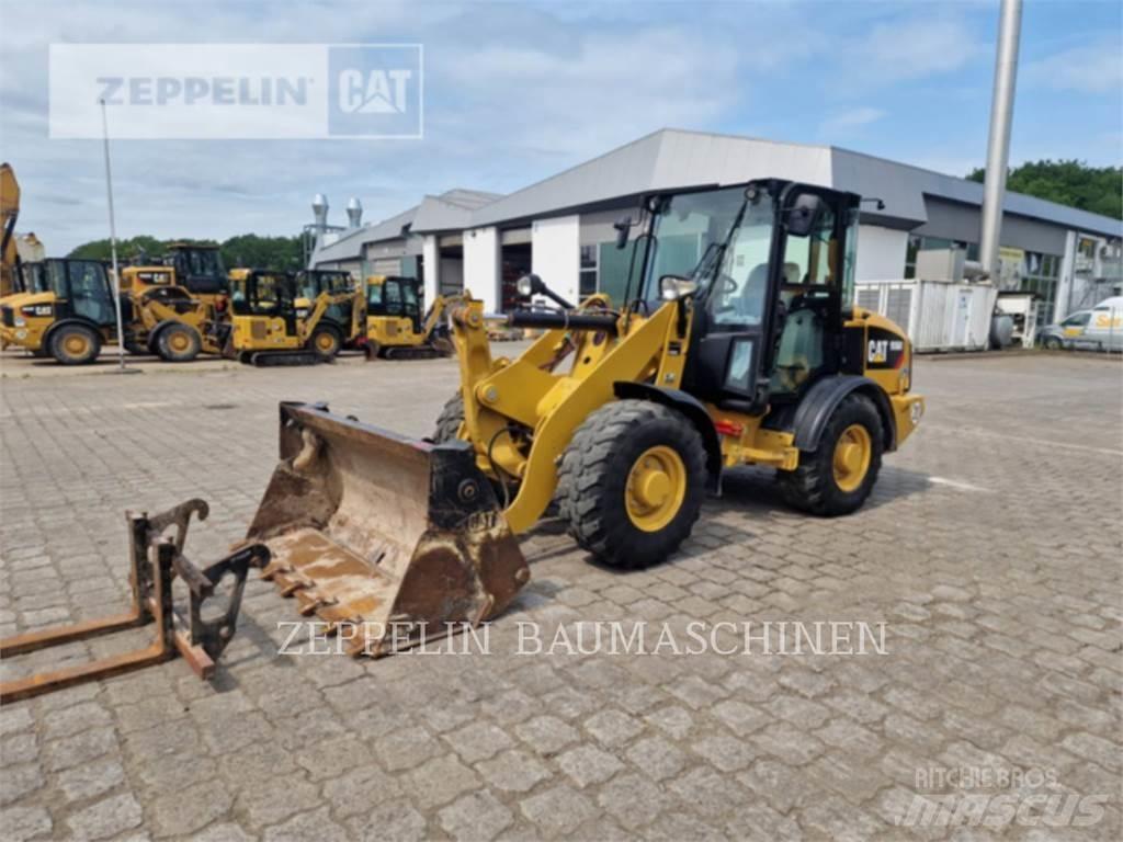 CAT 906M Kolesni nakladalci