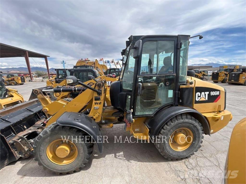 CAT 906M Kolesni nakladalci
