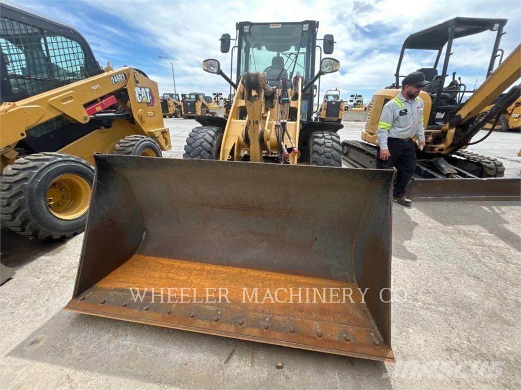 CAT 906M Kolesni nakladalci
