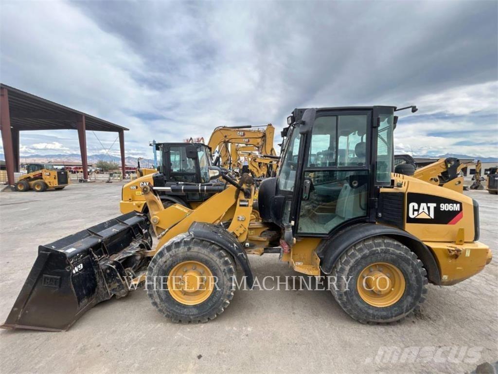 CAT 906M Kolesni nakladalci