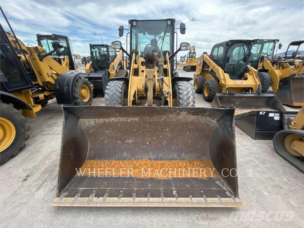 CAT 906M Kolesni nakladalci
