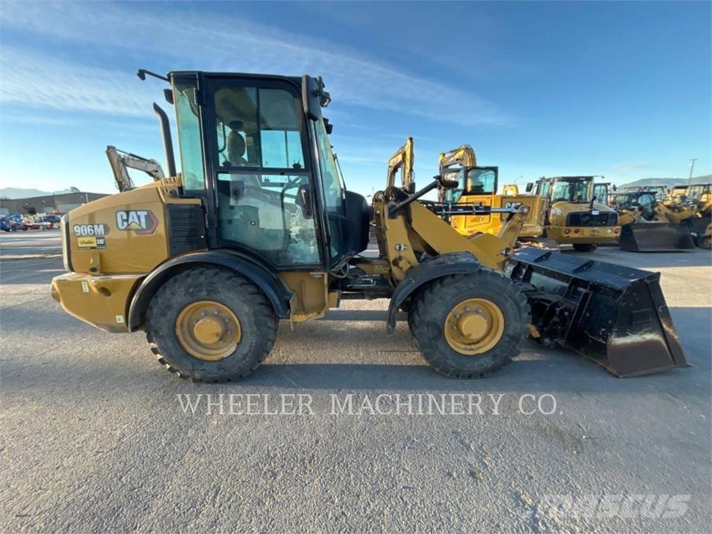 CAT 906M Kolesni nakladalci