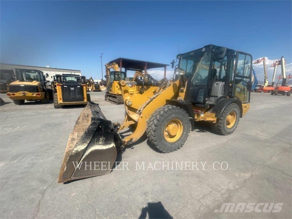 CAT 906M Kolesni nakladalci