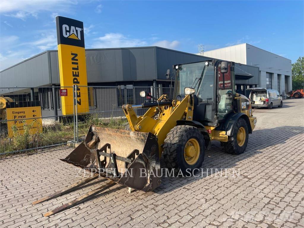 CAT 906M Kolesni nakladalci