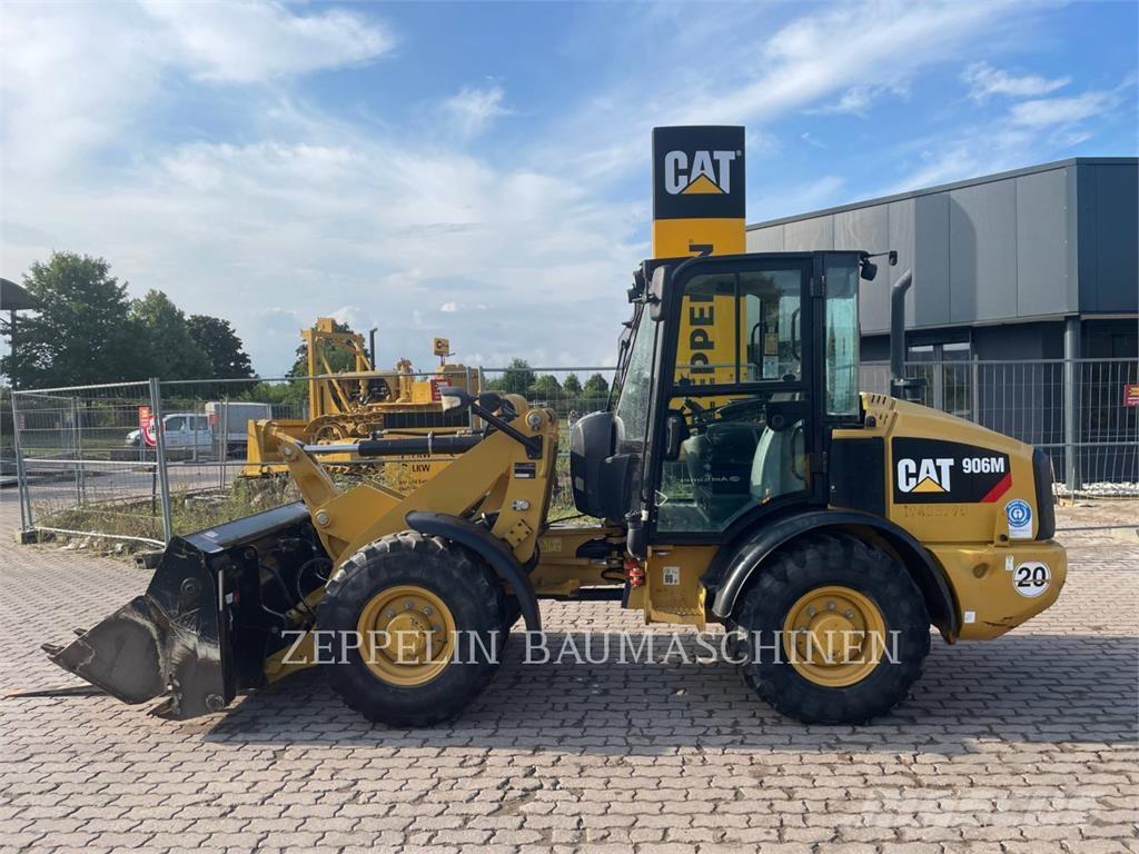 CAT 906M Kolesni nakladalci