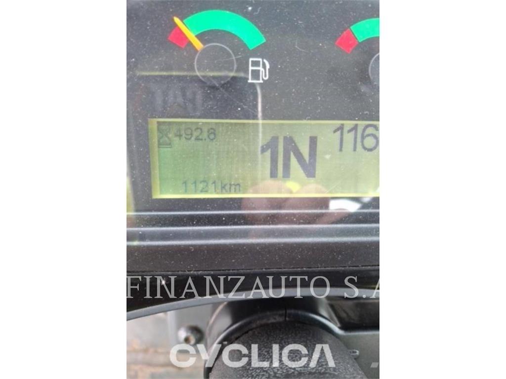 CAT 906M Kolesni nakladalci