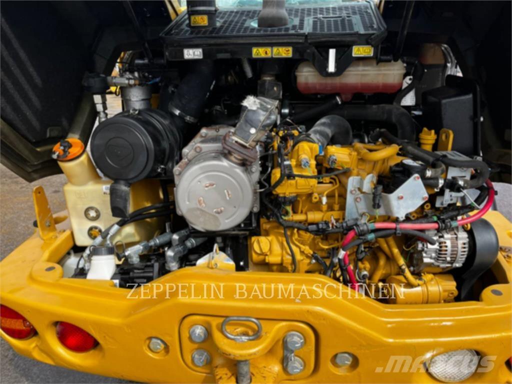 CAT 906M Kolesni nakladalci