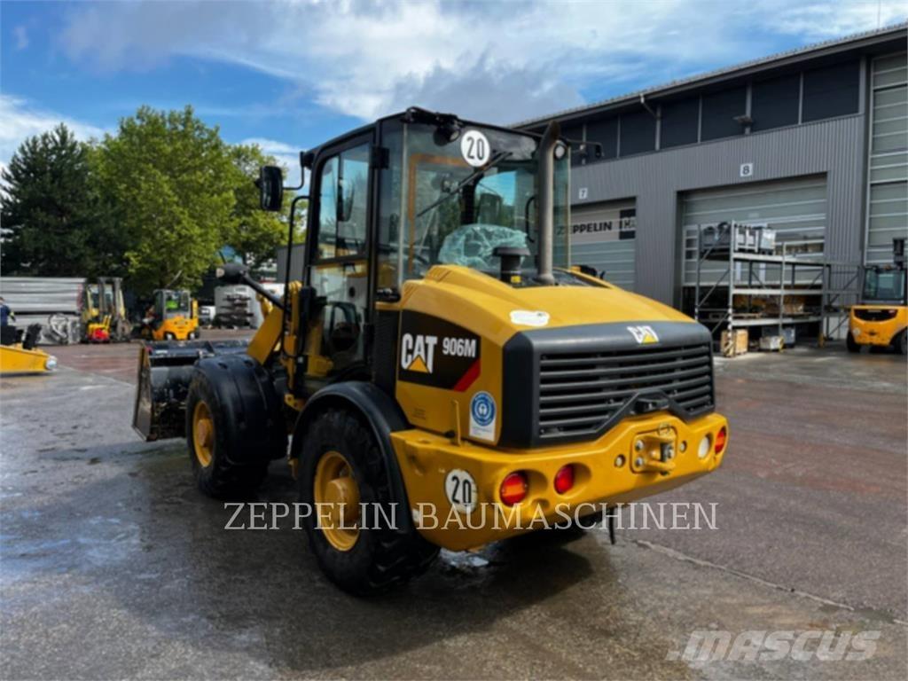 CAT 906M Kolesni nakladalci