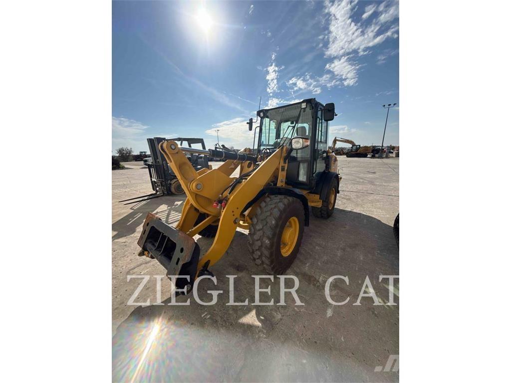 CAT 906M Kolesni nakladalci