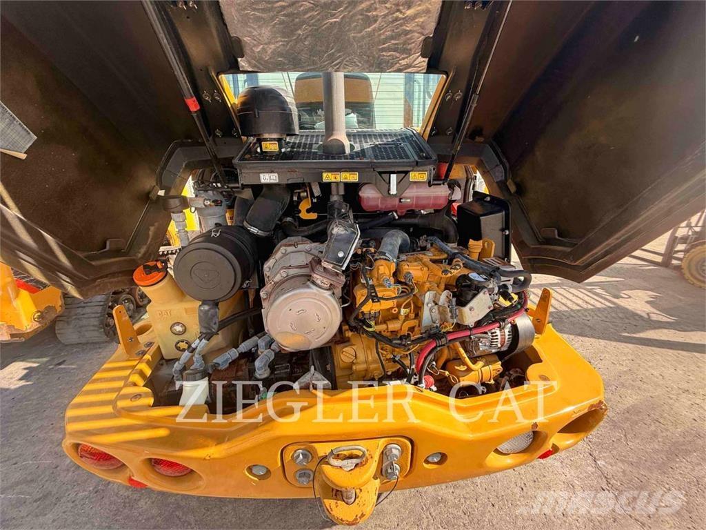 CAT 906M Kolesni nakladalci