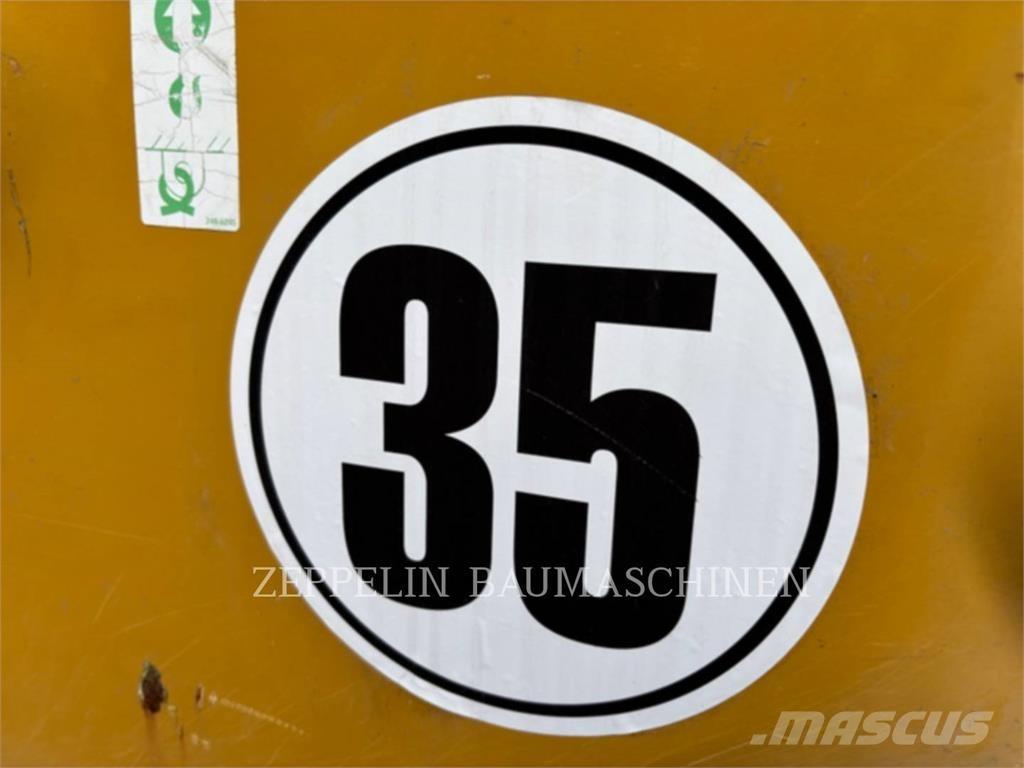 CAT 906M Kolesni nakladalci