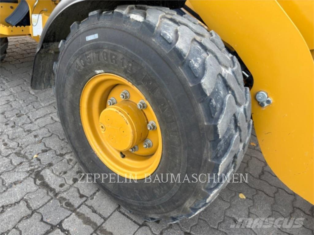 CAT 906M Kolesni nakladalci