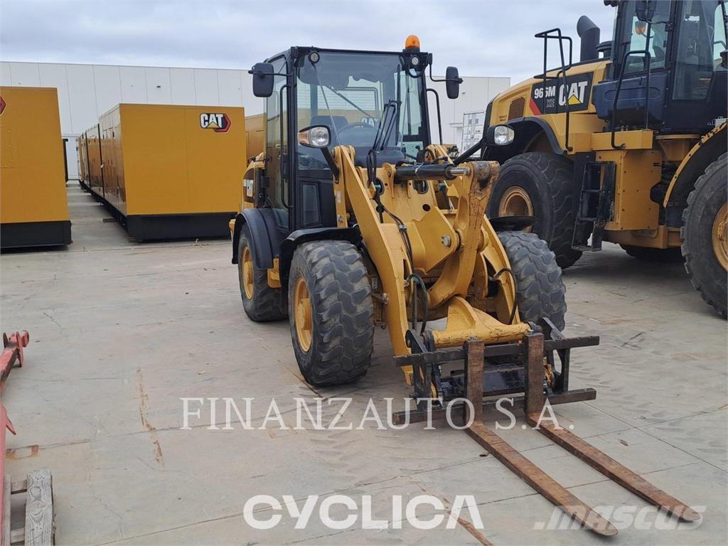 CAT 906M Kolesni nakladalci