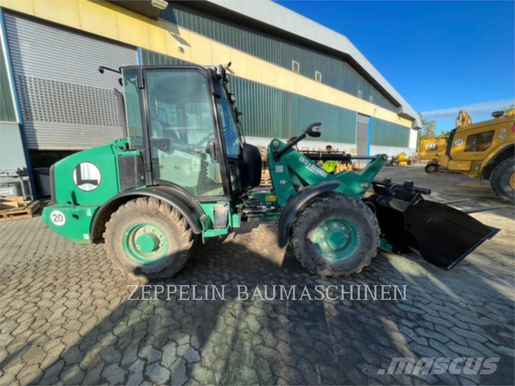 CAT 906M Kolesni nakladalci