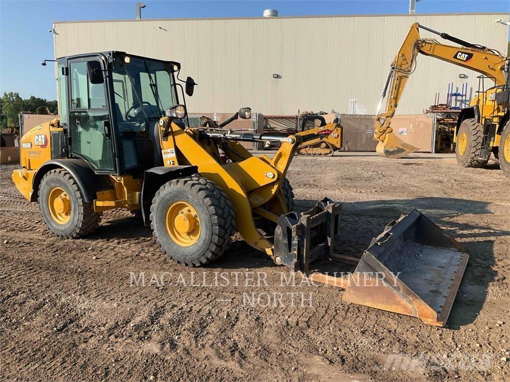 CAT 906M AW+ Kolesni nakladalci