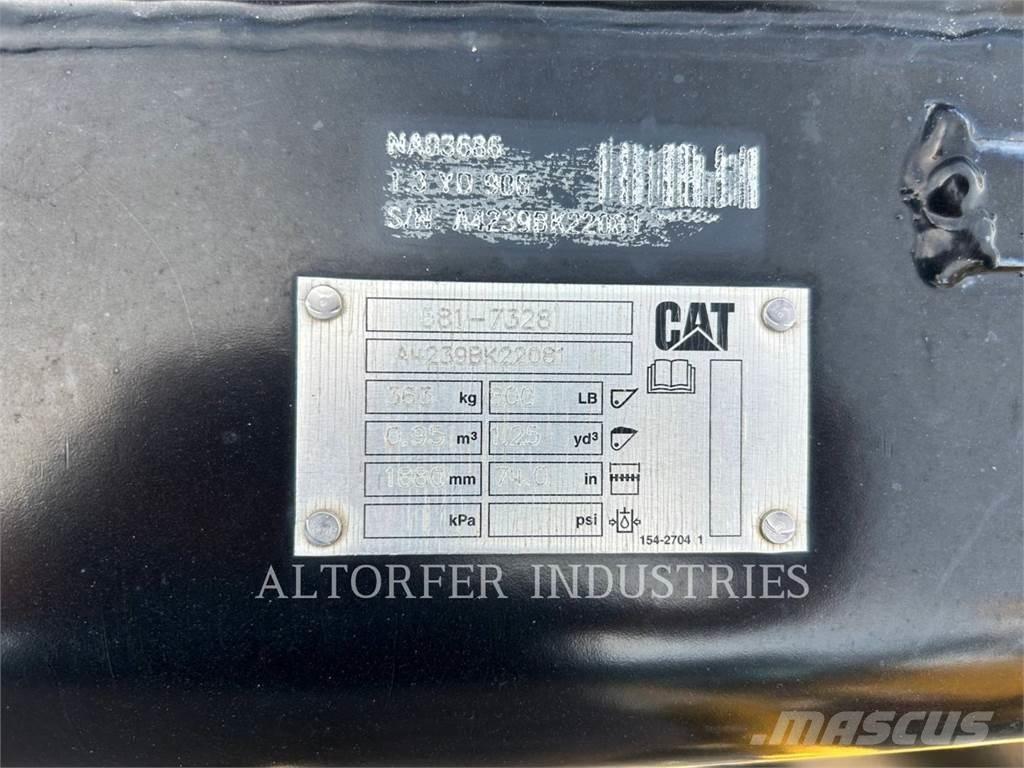 CAT 907-14 Kolesni nakladalci
