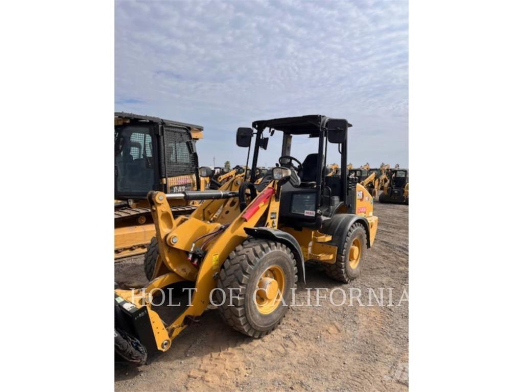CAT 907-14 Kolesni nakladalci
