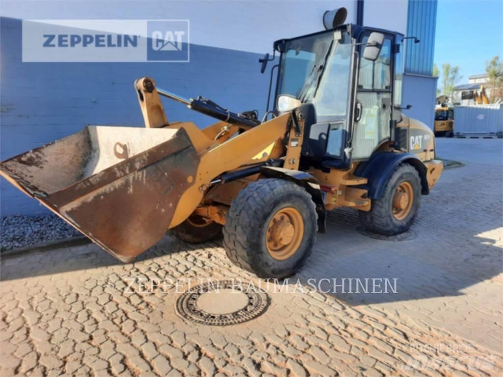 CAT 907H Kolesni nakladalci