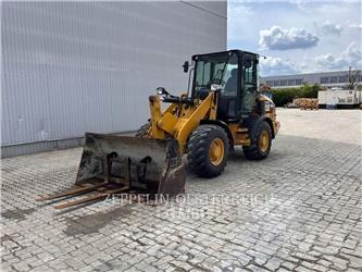 CAT 907M Kolesni nakladalci
