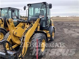 CAT 907M Kolesni nakladalci