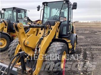 CAT 907M Kolesni nakladalci