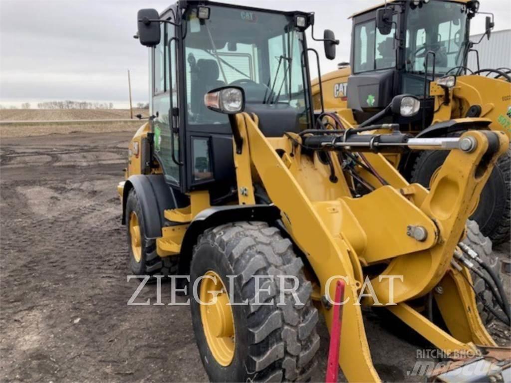 CAT 907M Kolesni nakladalci