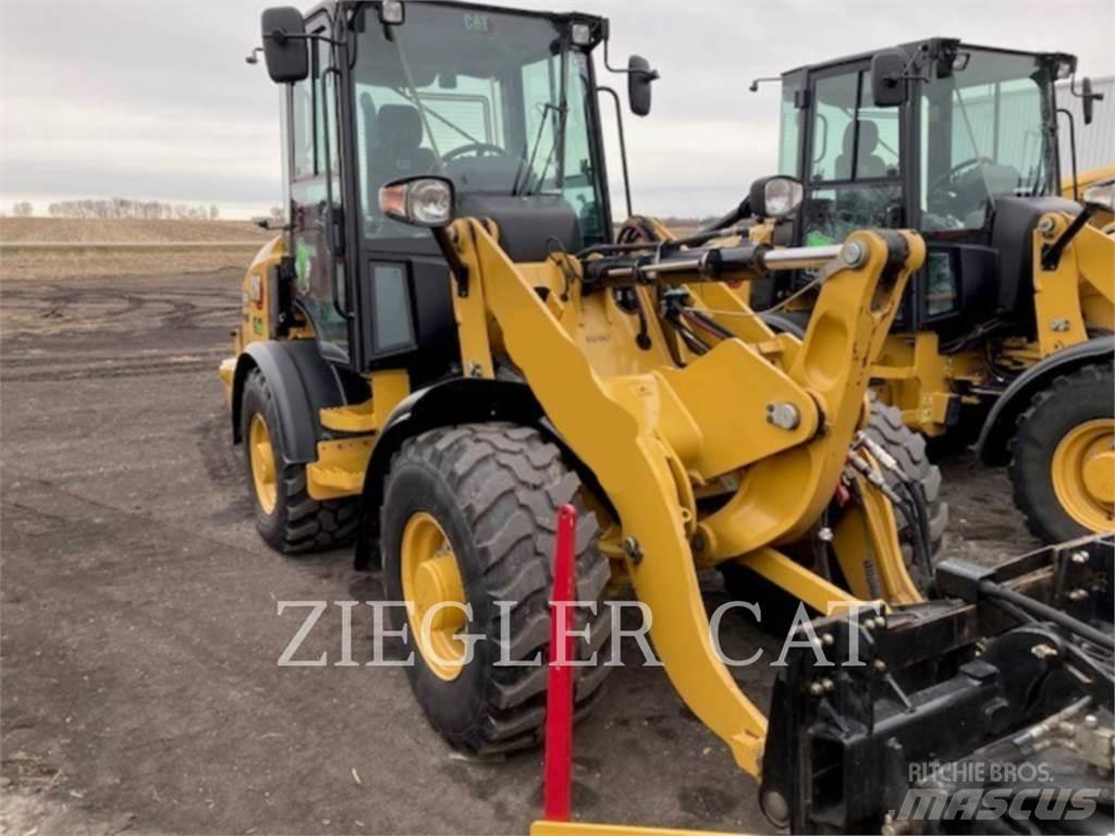 CAT 907M Kolesni nakladalci