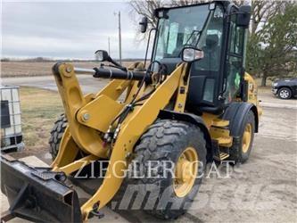 CAT 907M Kolesni nakladalci