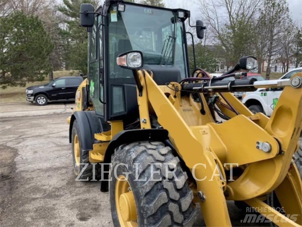 CAT 907M Kolesni nakladalci