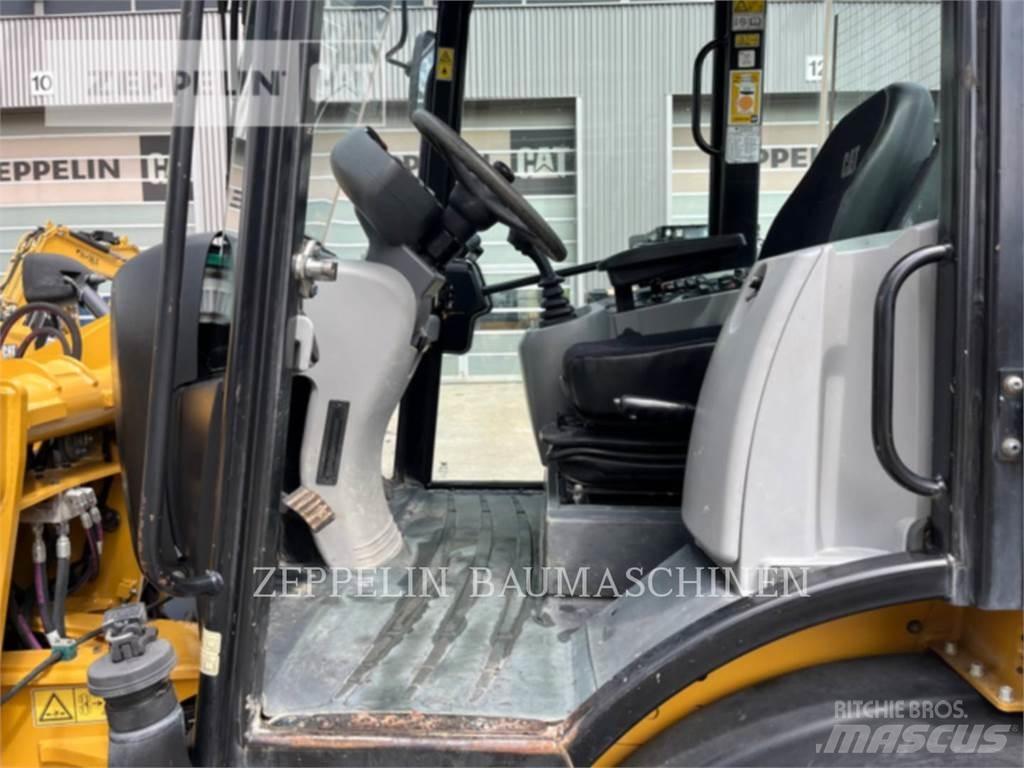 CAT 907M Kolesni nakladalci