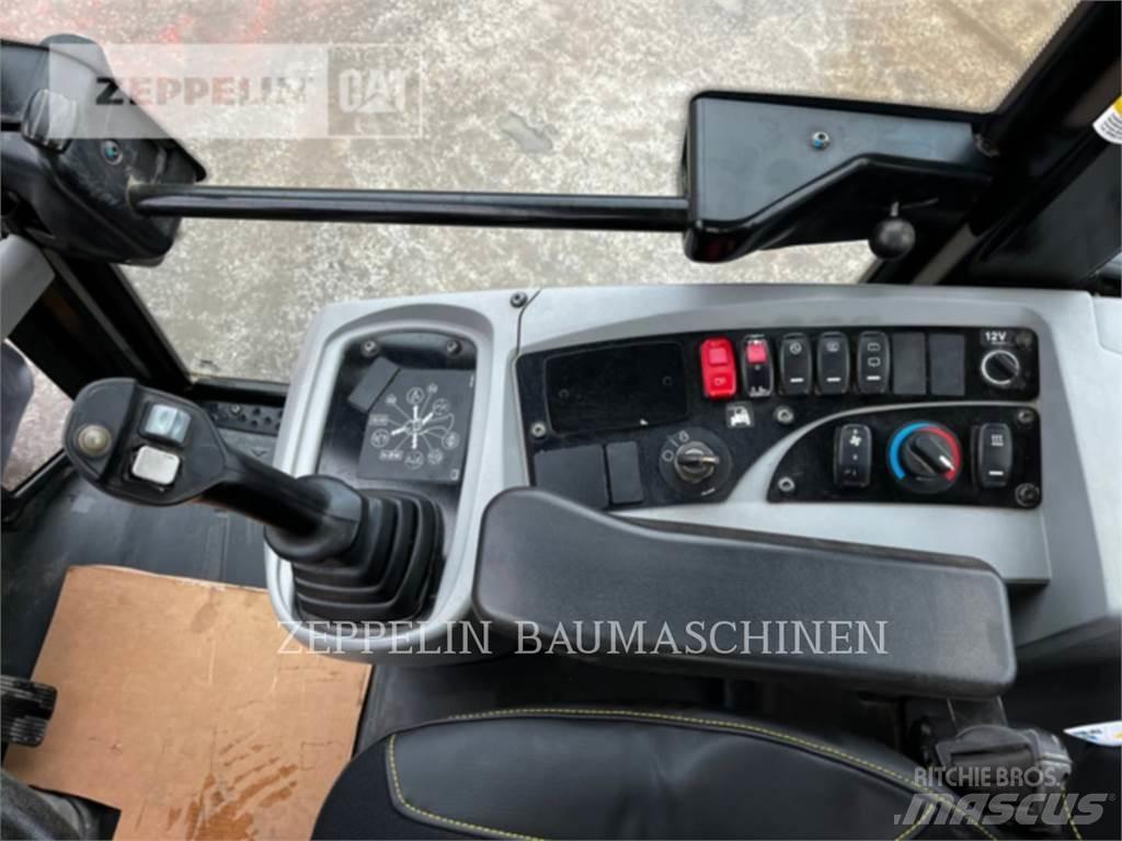CAT 907M Kolesni nakladalci