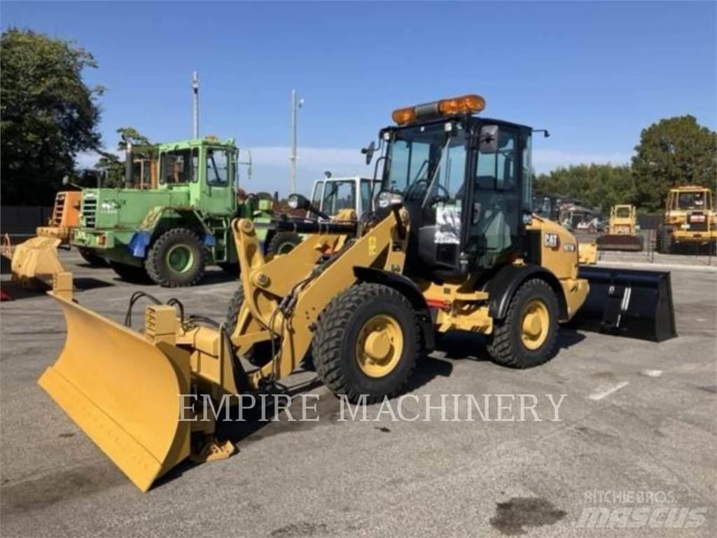 CAT 907M Kolesni nakladalci