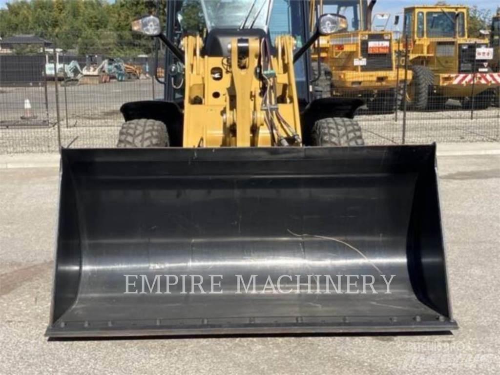 CAT 907M Kolesni nakladalci
