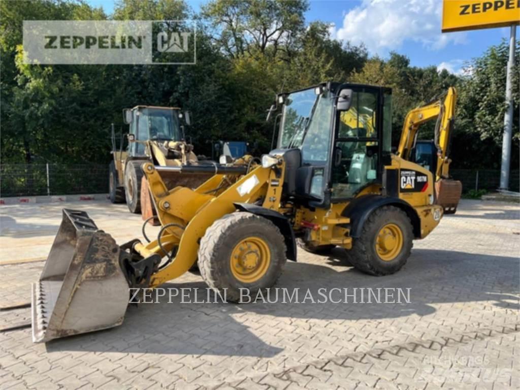 CAT 907M Kolesni nakladalci